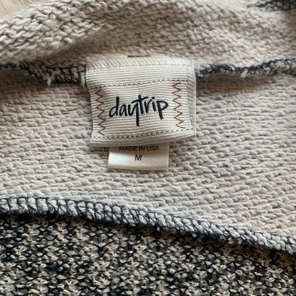 Buckle sweater - Picture 3 of 3